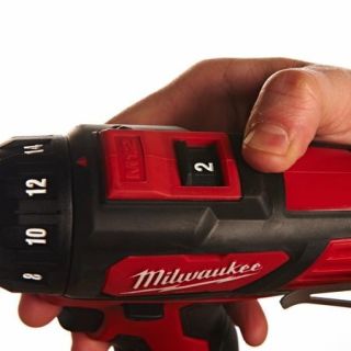Masina de gaurit si insurubat Milwaukee M12 BDD-202C, cu acumulator